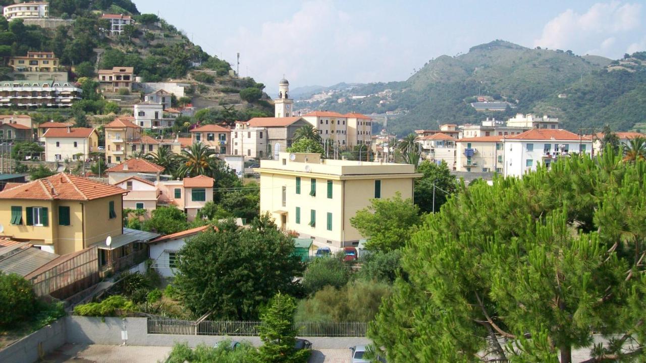 Appartamento Riviera Trilocale Wifi E Parcheggio Privato Ventimiglia Bagian luar foto