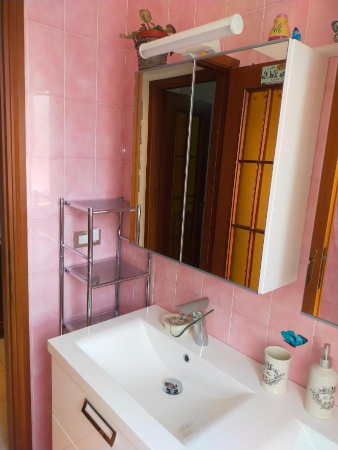 Appartamento Riviera Trilocale Wifi E Parcheggio Privato Ventimiglia Bagian luar foto