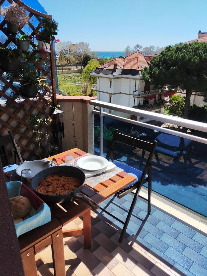 Appartamento Riviera Trilocale Wifi E Parcheggio Privato Ventimiglia Bagian luar foto