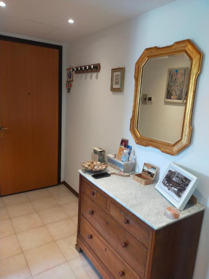 Appartamento Riviera Trilocale Wifi E Parcheggio Privato Ventimiglia Bagian luar foto