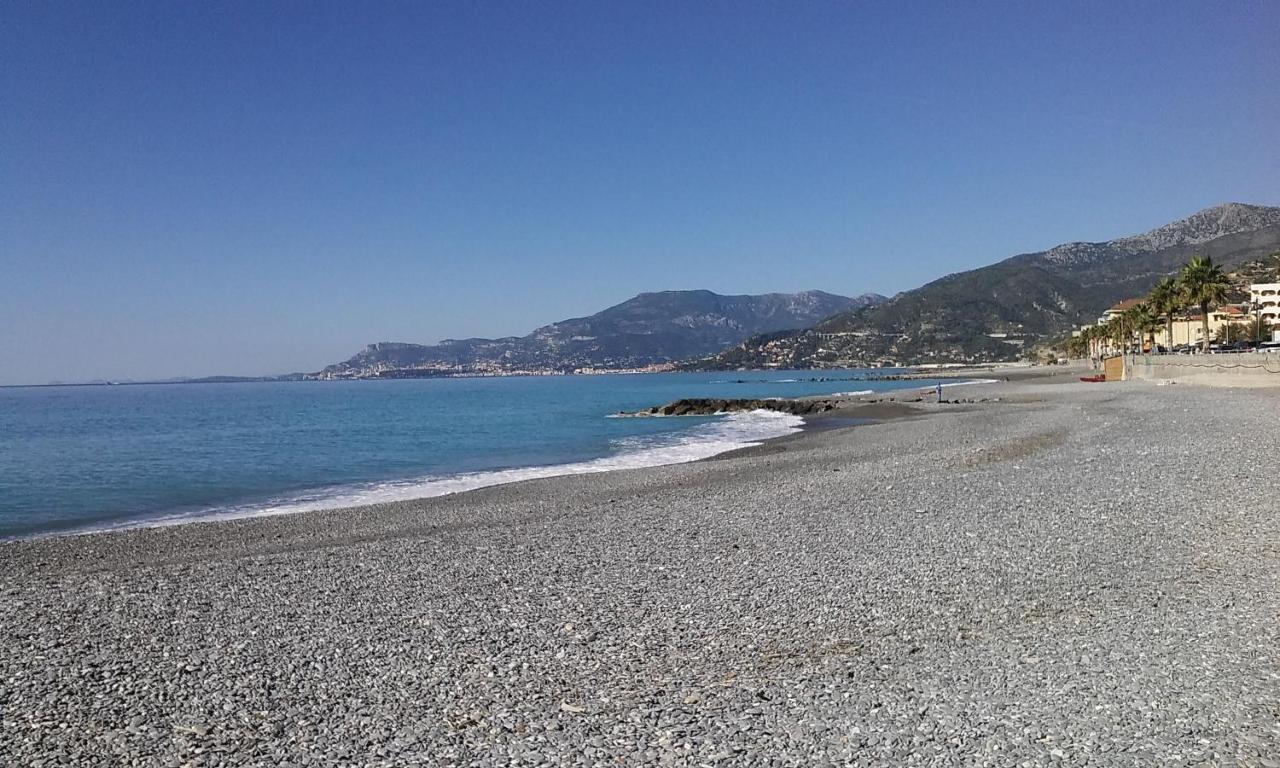 Appartamento Riviera Trilocale Wifi E Parcheggio Privato Ventimiglia Bagian luar foto