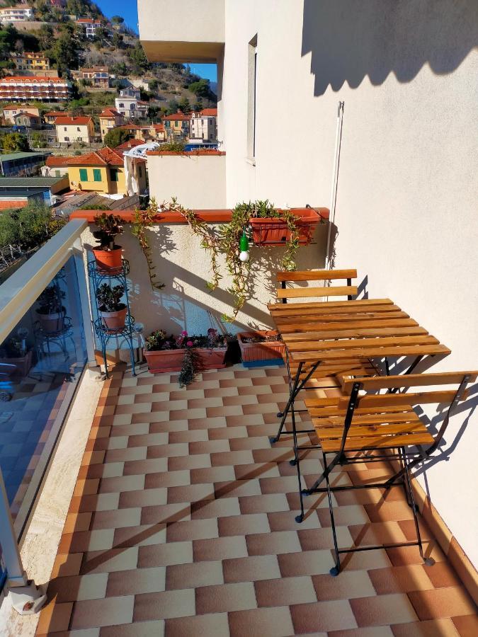 Appartamento Riviera Trilocale Wifi E Parcheggio Privato Ventimiglia Bagian luar foto